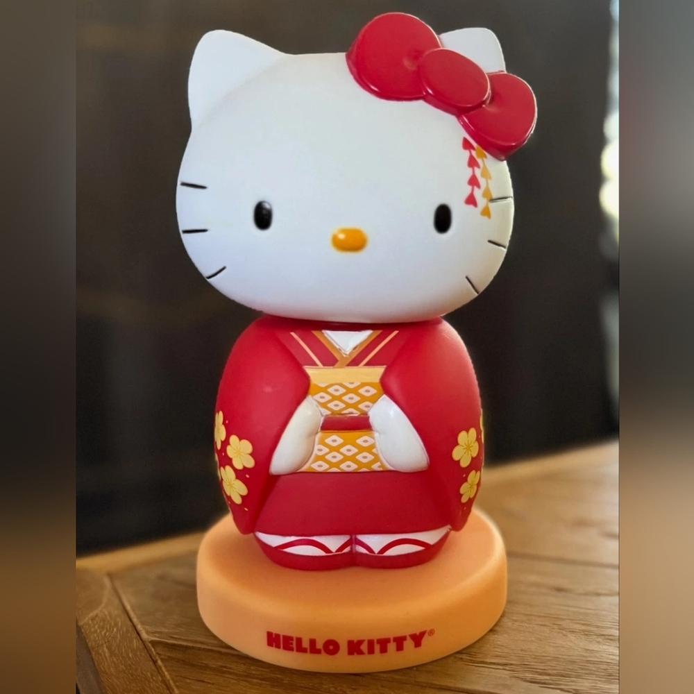 **NWT** Sanrio Hello Kitty Japanese Kimono Bobble Head +  1 Mystery Gift 🎁